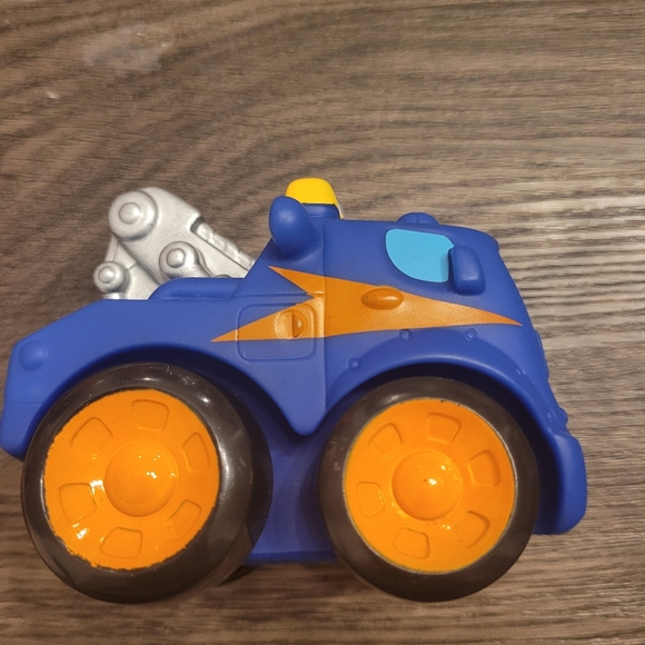 Classic Hasbro Inc Chuck & Friends Tow Truck 4" - Picture 5 of 9